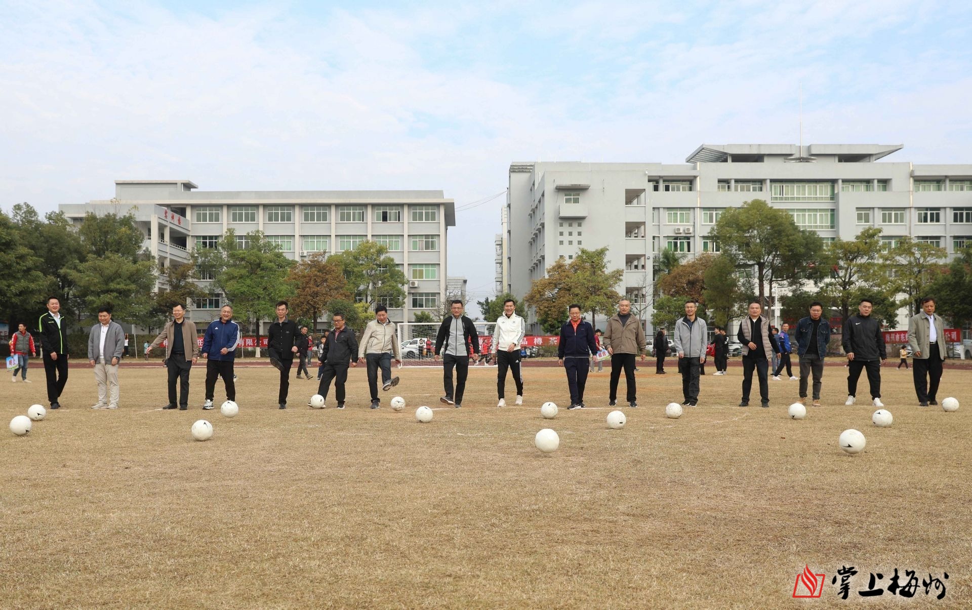 梅江區城北鎮足球聯賽今日激情開賽